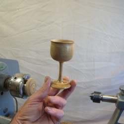 le verre sur pied en tournage sur bois