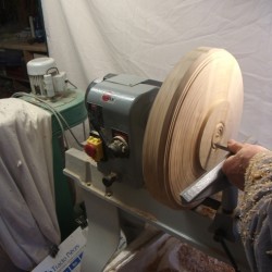 une grande corbeille à fruits une grande corbeille à fruits